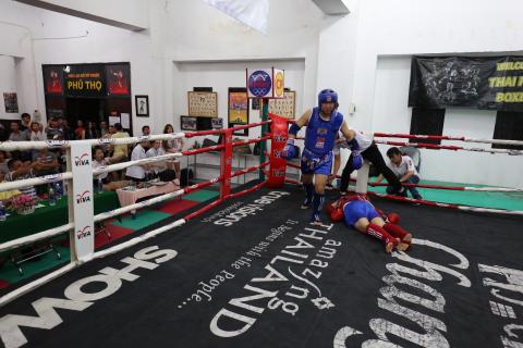 飛鐵克競技體能俱樂部 - 越南胡志明市泰拳錦標賽擊倒瞬間