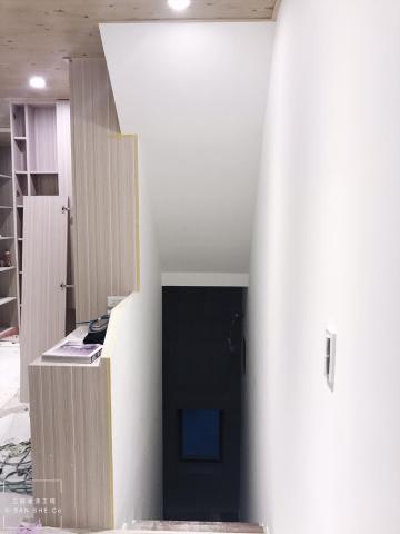 三設企業 - • 施工地點:七堵透天厝
• 服務項目:全室粉刷噴漆、特殊仿飾藝術塗裝
• 坪數:60坪
--------------------------------------------------
⚠️歡迎需要粉刷裝潢的老闆們請致電或私訊詢問哦～
?服務範圍：北北基、桃園、新竹以北
?免費線上諮詢?免費到府估價
➖提供線上報價服務➖
✅免費諮詢專線：0987350753