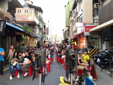 熊南人電影映像有限公司 - 35釐米膠卷 露天放映 熊南人電影映像有限公司 - 35釐米膠卷 露天放映