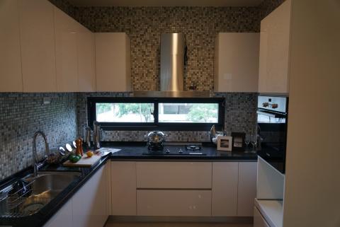 尚壕實業有限公司 - 系統櫃的配置，與規劃。