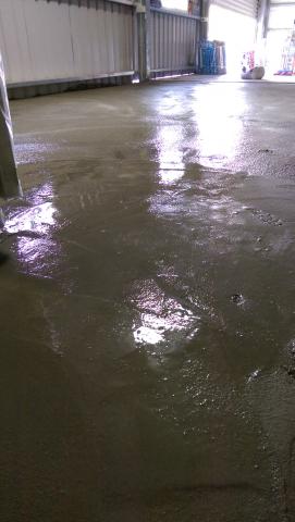 黃龍工程 - 水泥施作
10坪車庫+廚房要填平地坪後安裝地磚