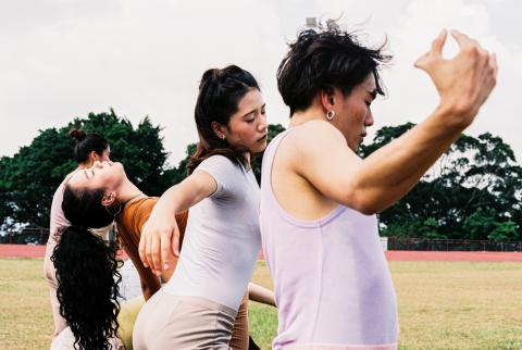 Fly - Evian x Antiquee Summer video girls 側拍