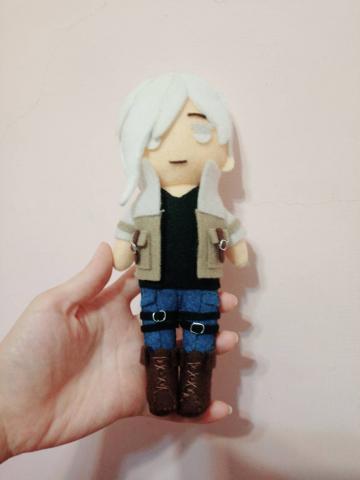 徐巽珩 - 《不織布娃娃訂製》
外套可穿脫