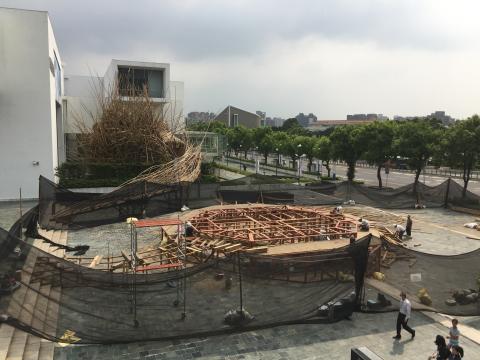 邱韋 - 協助大型裝置藝術撤展