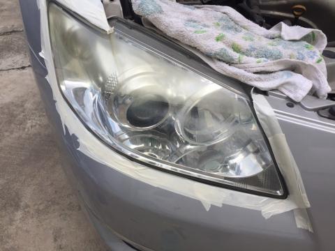 大燈快潔 - 施作前
車種:toyota camry
左車燈 
狀況:黃化