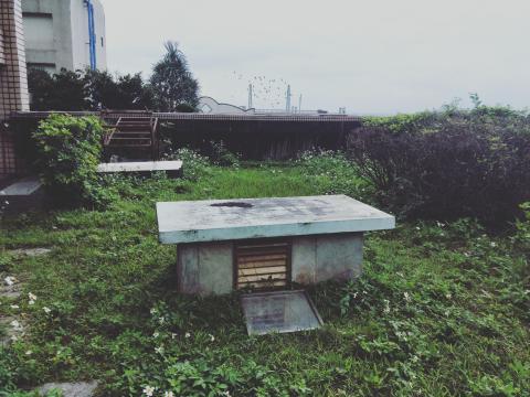 翔鴻工程公司 翔鴻防水工程公司 - 公寓大樓頂樓防水，隔熱施工。清除整地