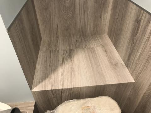 小陳塑膠地板 - 牆面無縫包邊