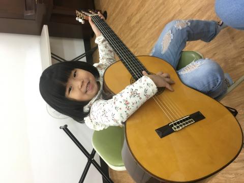 Hamburger - 小小年紀就對吉他有著長遠的夢想！