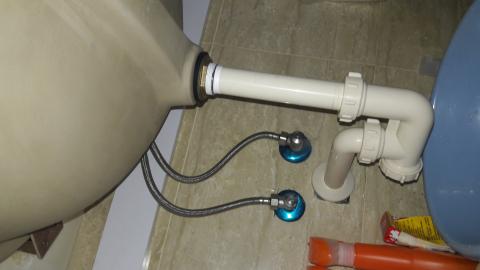 统理水电 - 面盆給水三角凡而堵塞更換。