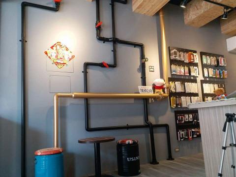 大漢開發工程有限公司 - 工業風-店面裝潢
(1)