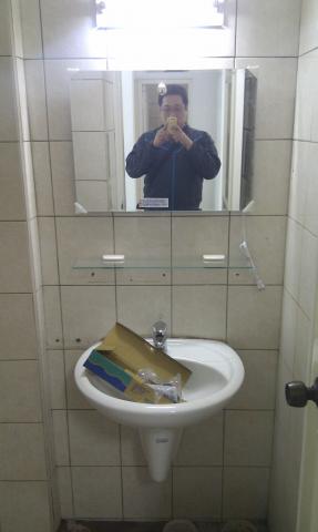 張簡先生 - 安裝化妝台組
安裝洗手面盆