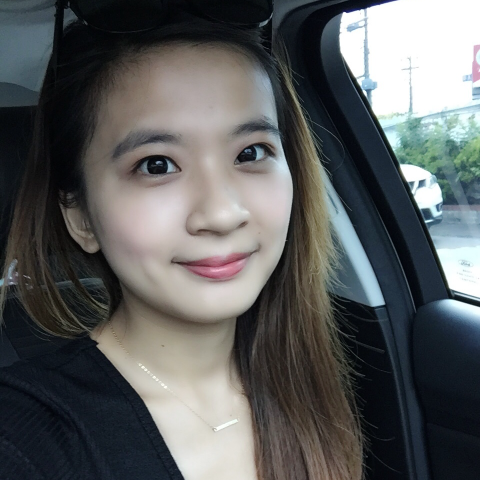 提供客服服務的專家Angela