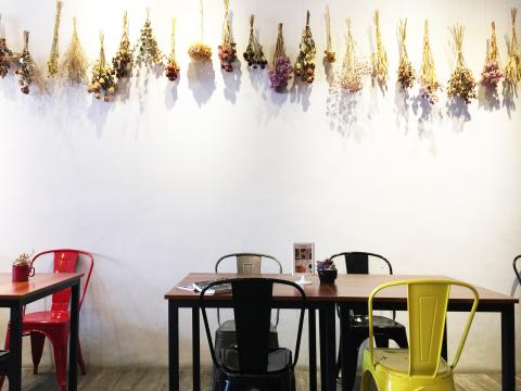 輪廓空間設計工作室(捌捌陸柒室內裝修有限公司) - Watermelon Brunch