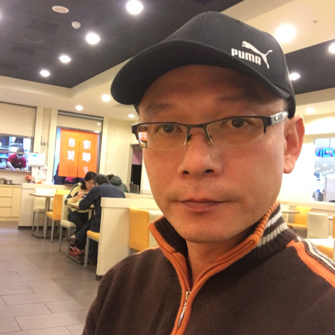 提供快遞服務的專家江宇祥