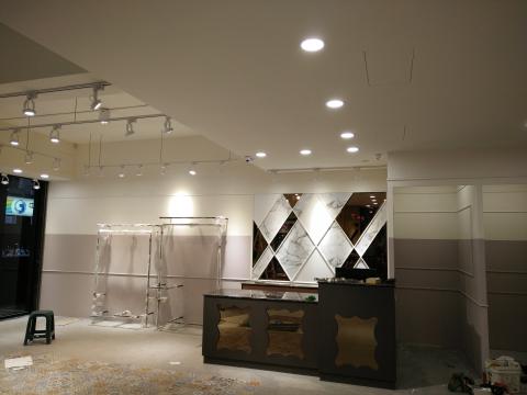 水電裝修 - 店面裝修，電燈安裝一式