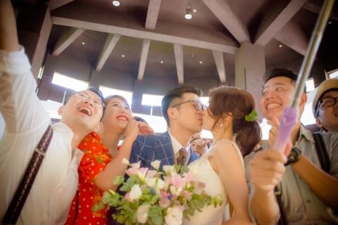 李宏政 - 婚禮攝影，不僅記錄場景、更記錄下甜蜜的瞬間。