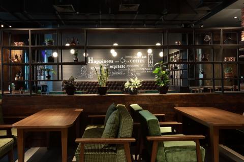 ココチラボ&ndash;ココチライフスタイル総合研究所/空間創造事務所ココチ - WATANABE COFFEE
新加坡／ 店鋪設計・品牌規劃

位於新加坡的人聲鼎沸的烏節路（Orchard Road）上的伊勢丹斯科特店。 早上是咖啡廳，晚上是酒吧，提供奢侈的休憩空間 是經常作為電影以及電視劇的外景使用的高人氣咖啡廳。
