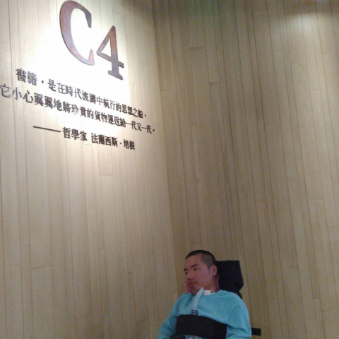 提供台語服務的專家李俊欽