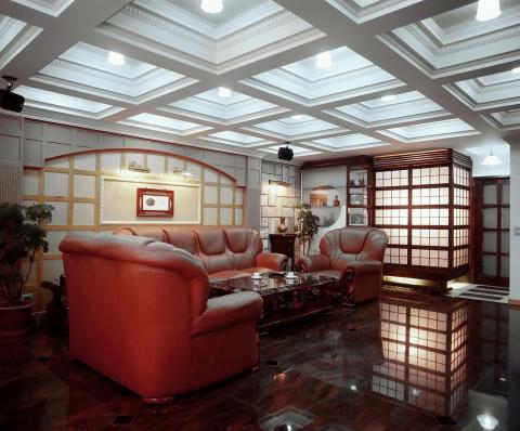 京采空間設計 - 大溪莊園別墅 - 陳公館
面積:4樓透天厝180坪 (實際使用)  
人口:8~10人。
風格:新古典簡約。
座落在整片綠色農田中的房子夠大夠高,足以採行古典風格作為基調,與其是替屋主省錢....還不如說是儘量避免掉入雕工過度的奢華泥沼;順應主人勤奮樸實的莊稼性格及三代同堂的傳家風範,所以低調又顯大器的美式和新古典是我們想要呈現的高貴,一種要歷久彌新又有別於傳統的鄉村樣貌。 京采空間設計 - 大溪莊園別墅 - 陳公館
面積:4樓透天厝180坪 (實際使用)  
人口:8~10人。
風格:新古典簡約。
座落在整片綠色農田中的房子夠大夠高,足以採行古典風格作為基調,與其是替屋主省錢....還不如說是儘量避免掉入雕工過度的奢華泥沼;順應主人勤奮樸實的莊稼性格及三代同堂的傳家風範,所以低調又顯大器的美式和新古典是我們想要呈現的高貴,一種要歷久彌新又有別於傳統的鄉村樣貌。