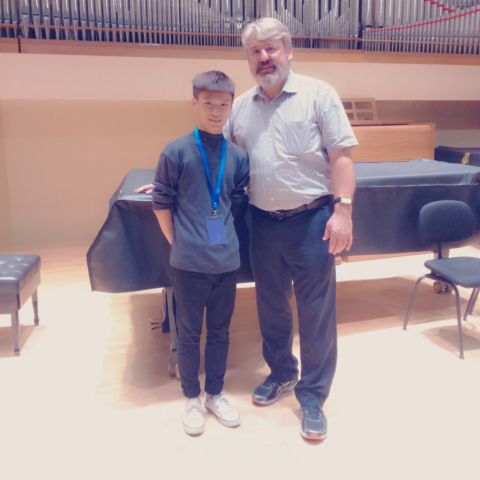 張老師音樂家教 - 2015年遠赴北京中央音樂院,接受奧地利薩爾茲堡音樂院教授 Radovan Vlatkovic指導 張老師音樂家教 - 2015年遠赴北京中央音樂院,接受奧地利薩爾茲堡音樂院教授 Radovan Vlatkovic指導