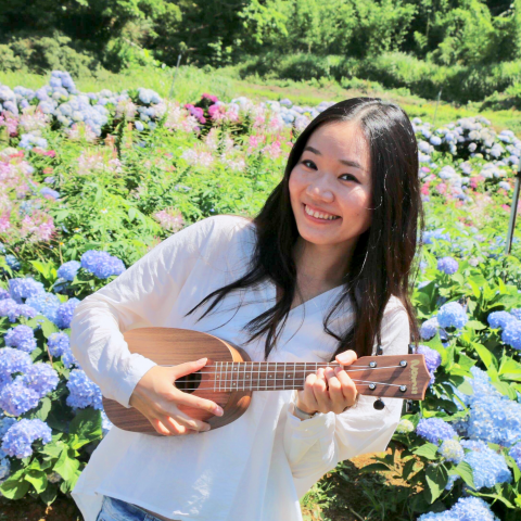 提供烏克麗麗服務的專家自在彈唱