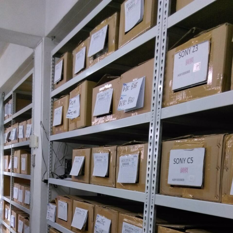 安寶角鋼有限公司 - 白色倉儲紙箱貨架