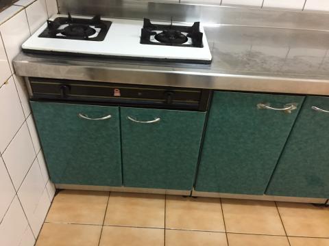 阿國清潔企業社 昊駿工程行 - 廚房是最多油垢的地方，也是最難清理，《阿國清潔企業》不但把30幾年的老舊廚房積了不少油垢，通通去除，就像新的房子一樣。