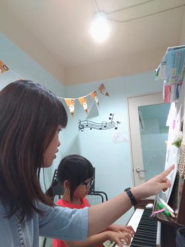 張菁雅 - 認真的上課的樣子最可愛