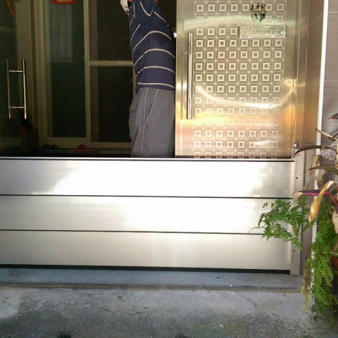 端俞綜合工程延攬行 - 案件: 新店私人住家新增防水閘門工程