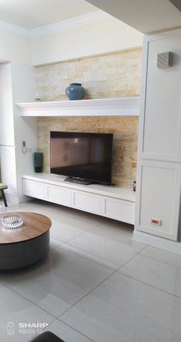 大楊室內設計工作室 - 文化石的壁牆與美式櫃體設計玩美
右邊的柱子與造型結合在一起，讓整體更大器