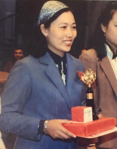 鳳鳴 歌唱課程 - 獲獎無數、端莊美麗的「丹田發聲技巧」授課老師