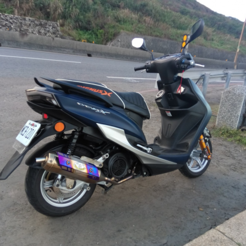 提供外送機車服務的專家老郭