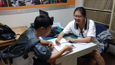 李恆慧 - 在大學擔任英文課後輔導