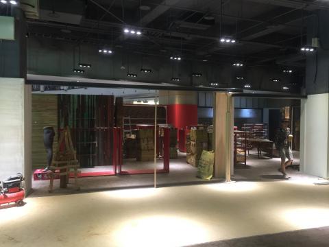 郭曜華 - 百貨專櫃完工後