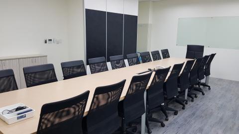 蚵達KEDA-台中床墊清潔、台中沙發清潔 - 看起來開會陣仗很大 蚵達KEDA-台中床墊清潔、台中沙發清潔 - 看起來開會陣仗很大