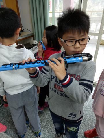 潘潘老師 - 長笛初體驗，身高不夠沒關係！！現在有改良式長笛！