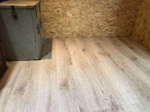 永逢企業股份有限公司-高雄分公司 - 超耐磨木地板