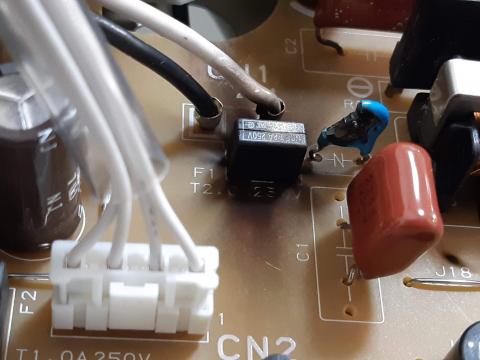 電氣使者 - 方型保險絲125V 2A,敏壓電阻7D221K 已犧牲小我完全大我..