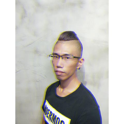 Gongsheng - 男士系列油頭
就♥男士油頭

我是kiki?

是一位髮型工作者
是一位很在乎每一位客人
的“髮型”也很重視“設計美感”更加在乎您們的“髮質”

每一位進來共生的客人
裡面有最真誠的笑容 
最感動的服務
最好的技術
帶給您?
由您來體驗！

✴服務店家：共生Gongsheng

✴住址 ：高雄市四維三路130號

✴預約電話 ：07 335-2990

✴營業時間 ：
週一休
        