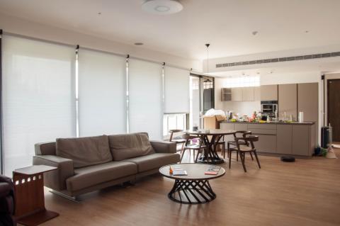 墨根空間設計股份有限公司 - 竹北 岱嵐案
書房往客餐廳透視圖,現代風格.