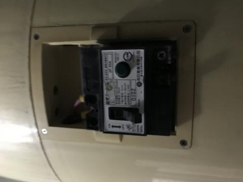 陳常榮 - 電熱水器漏電開關故障查修完成