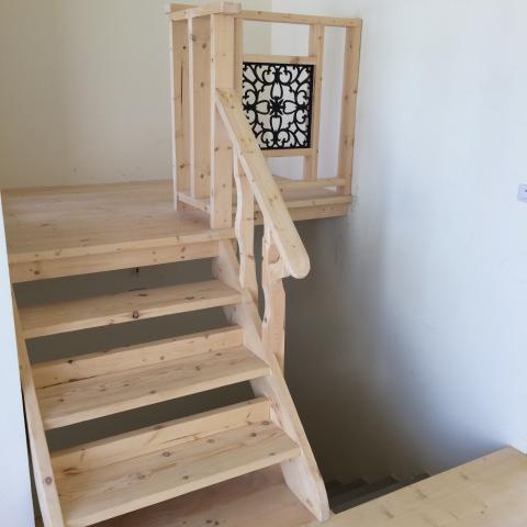 希望木作 - 實木樓梯夾層