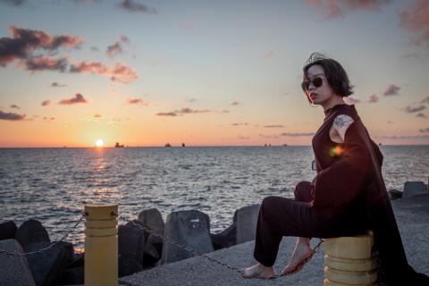 Zeke（力克）空拍、獨立攝影師🎥 - ?中二攝影Studio
 『個人形象照』
我是攝影師Zeke，以婚禮攝影紀實為主，曾與希薇亞婚禮公司合作攝影師，獨立接案希望能讓價格更親民❤️
 

 
服務項目：婚禮攝影紀實、情侶攝影、人像攝影、商業攝影、全家福、寶寶藝術照、孕婦寫真、各式活動側拍、攝影寫真照。
 

 
IG作品集:https://www.instagram.com/zeke_visual.tw/