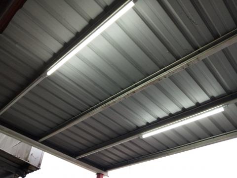 莊博文 - 燈具安裝