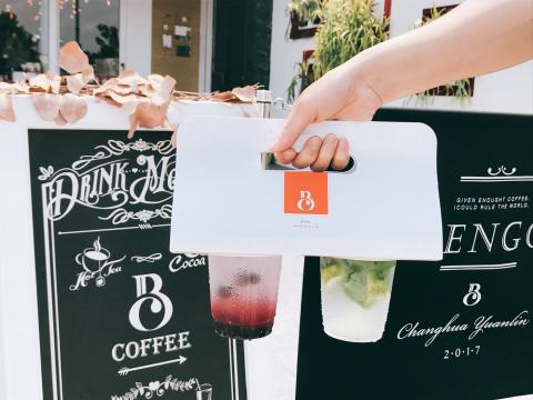 Wei設計室 - 包裝設計 飲料手提 Wei設計室 - 包裝設計 飲料手提