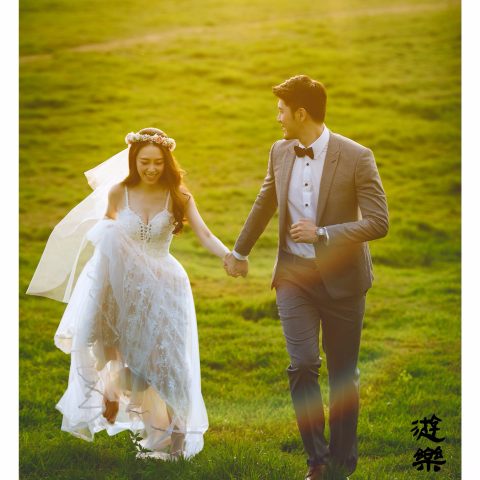 遊樂照相館 - ❤? kingston& ? 王瑞婷 （Grace JT Wang）
❤禮服: 遊樂照相館
❤ Makeup artist：? 恩碩
❤西服: ART 手作西服工作室
