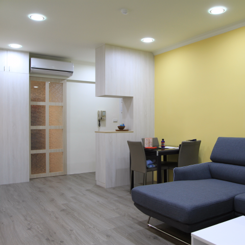 辰作 空間設計 - 作品3號  蘆竹-舊翻新  簡約風
本案由本人於前公司任職時全權專案負責 
此案為中古屋舊翻新 業主為年輕女上班族 喜歡簡單及舒服的色調 
利用一些牆線更動 梁柱包覆 把原本老舊公寓多餘的畸零空間善加利用 
營造出放大感且增加收納功能