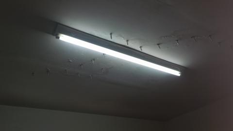 宇詮油漆防水抓漏工程行 - 裂縫漏水高壓灌注處理中