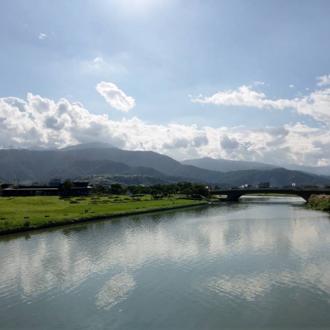 提供唱歌唱歌服務的專家謝雨橙