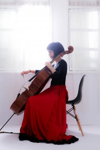 B.W. studio - 提琴與少女 【人像棚拍】
